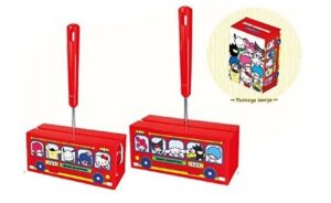 サンリオキャラクター　キャラコロクリーナー　コロコロ掃除　ハローキティ、タキシードサム、ポチャッコ、ポムポムプリン、リトルツインスターズ（キキララ）、バッドばつ丸、けろけろけろっぴ、シナモロール、クロミ、マイメロディがバスに乗ってるデザイン